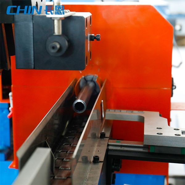 industrial pipe cutting machine